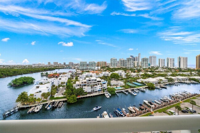 Foto del edificio - 400 Kings Point Dr