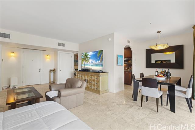Building Photo - 4999 Kahala Ave