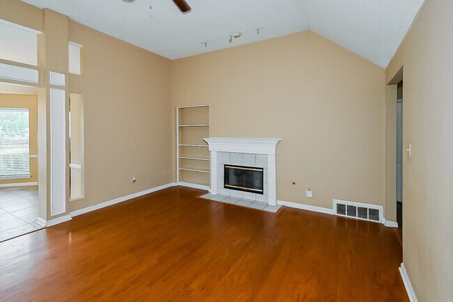 Building Photo - 8169 Oak Moss Cove