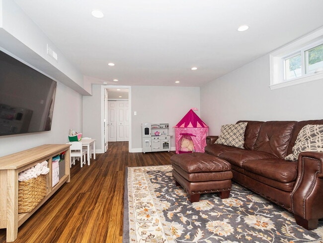 Building Photo - 18 Spezzano Dr