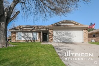 Building Photo - 2816 Meadow Ridge Dr