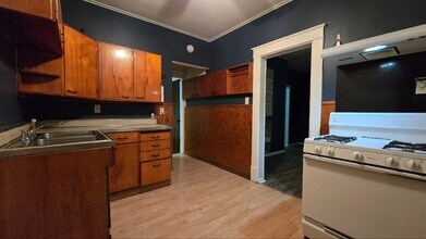 Building Photo - 202 E Barker Ave