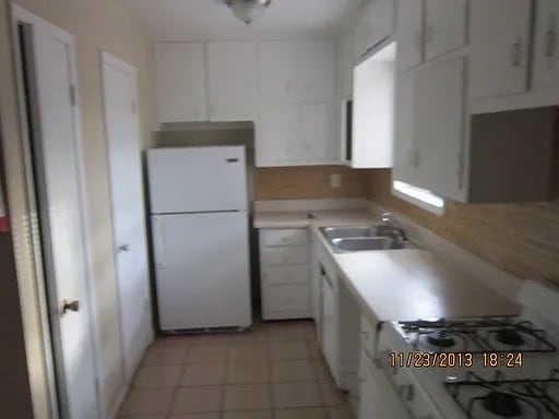 Building Photo - Room in Apartment on Allen Dr