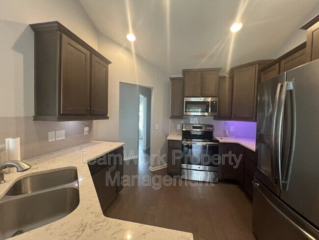 Foto del edificio - 3368 Kinross Ct