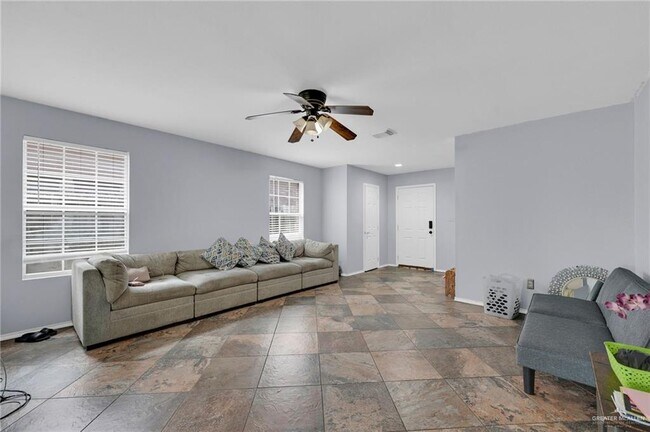 Building Photo - 3806 View Point Dr
