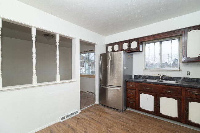 Foto del edificio - 18716 Restor Ave