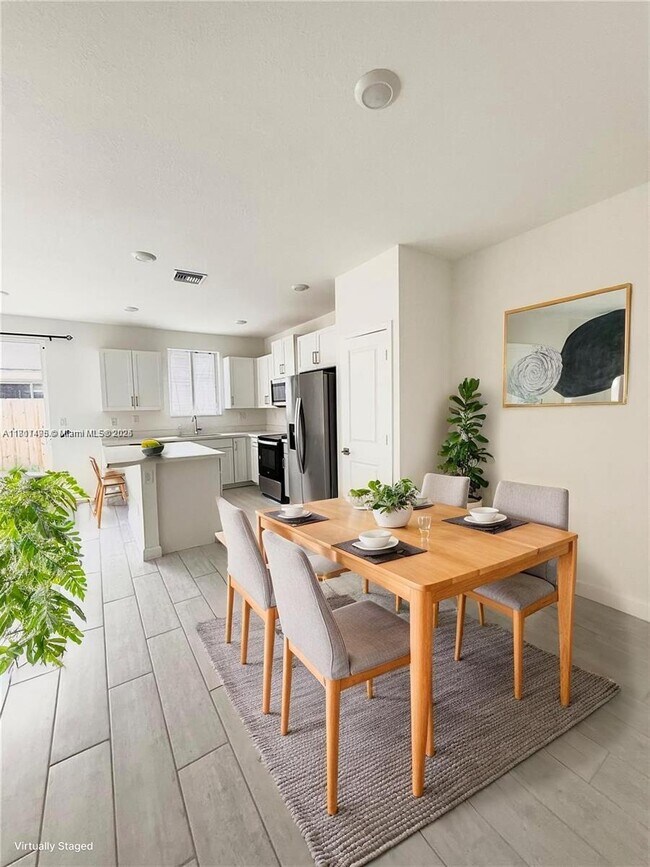 Foto del edificio - 2468 SE 10th St