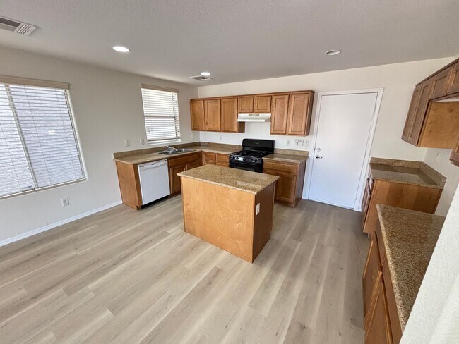 Foto del edificio - Gorgeous 3bed/1bath w/ 2 Car Garage located in Henderson!— Enjoy Rent-Free Holidays!