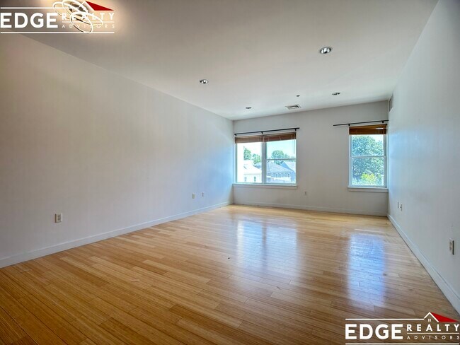 Foto del edificio - 99 Chestnut Hill Ave