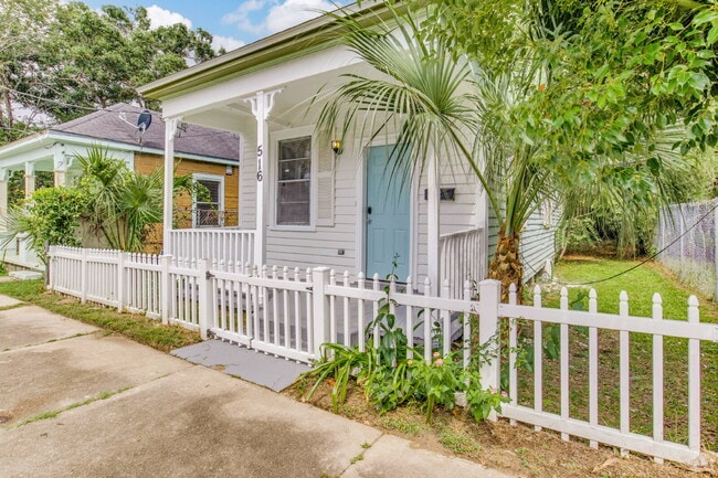 Building Photo - Charming Shotgun Home Just Minutes from Do...
