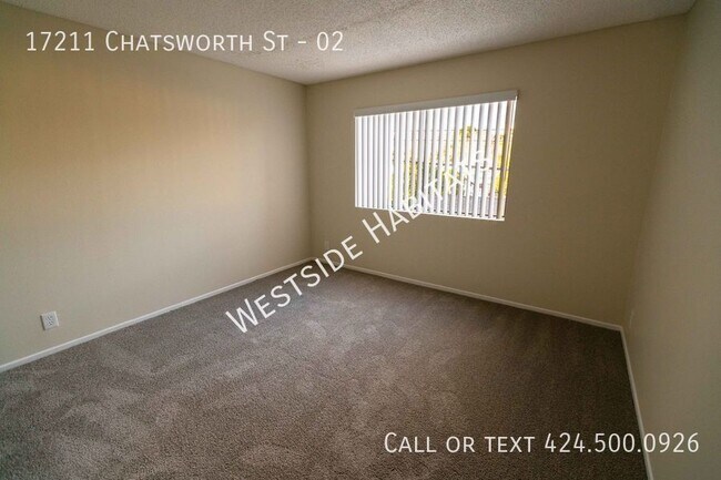 Foto del edificio - 17211 Chatsworth St