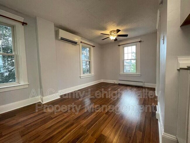 Building Photo - 1316 Easton Ave