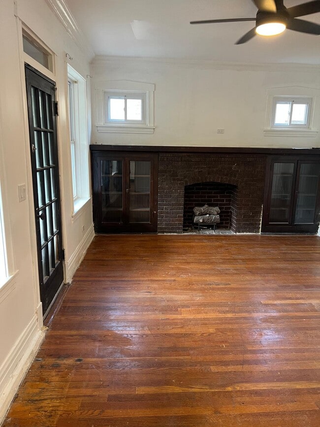 Building Photo - 4536 W Wrightwood Ave