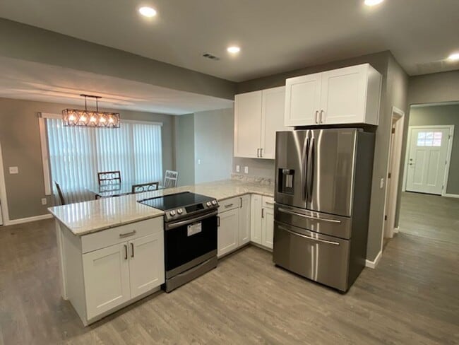 Building Photo - Adorable 3 Bedroom Home in Downtown Bentonville!