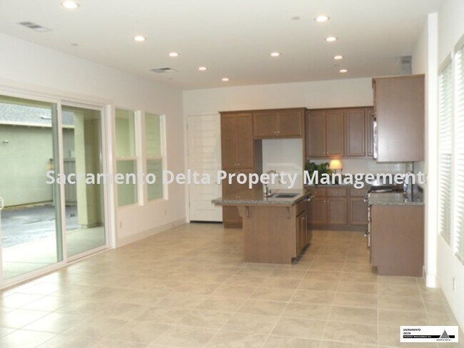 Building Photo - Beautiful New Home in McKinley Village!