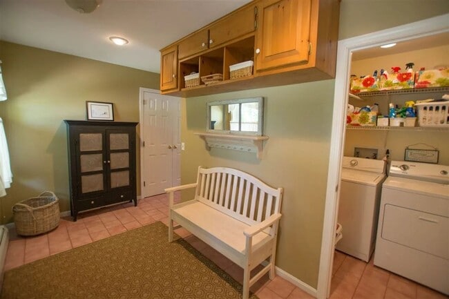 Building Photo - Spacious 4-Bedroom Home for Rent in Williston, VT