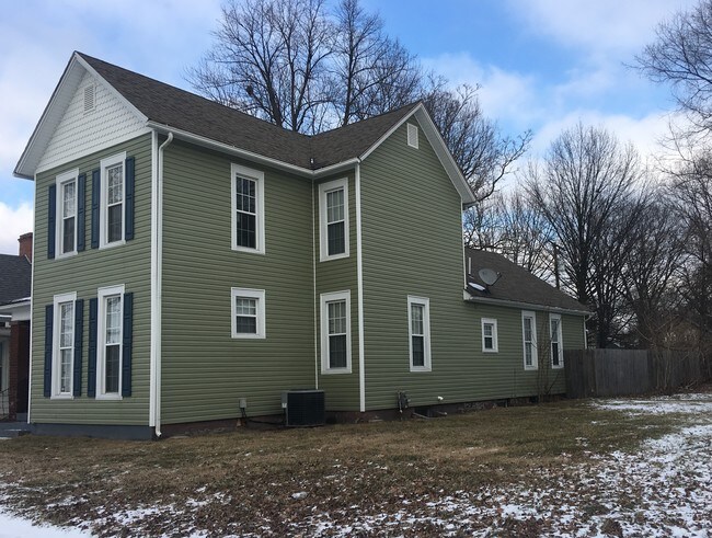Exterior - 1122 S 4th St