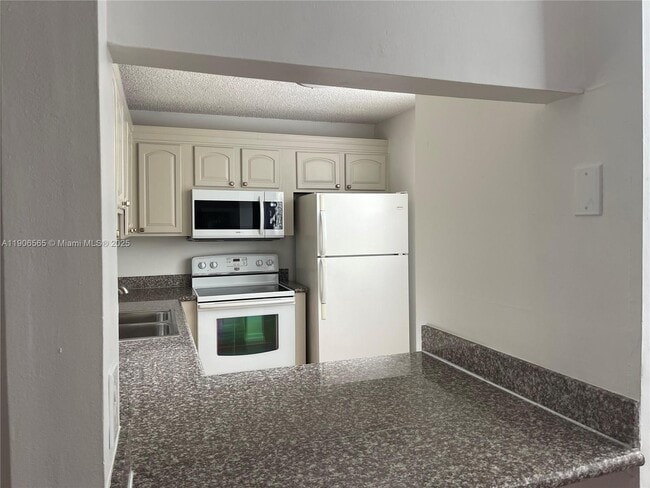 Building Photo - 9460 Live Oak Pl