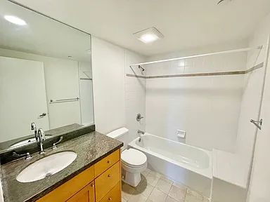 Foto del edificio - "Chic Urban Oasis: Spacious 1-Bed, 2-Bath Gem in Vibrant San Francisco Locale!"