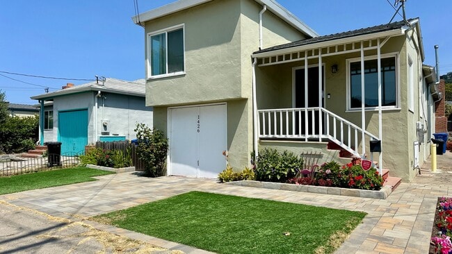 Building Photo - Large & Sunny House & Backyard in a Tranquill Neighborhood of El Cerrito