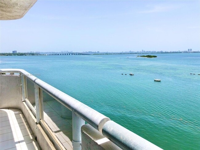 Building Photo - 1717 N Bayshore Dr