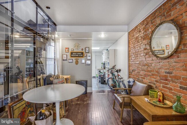 Foto del edificio - 2329 Almond St