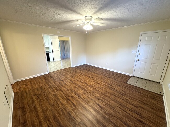 Foto del edificio - 107 Barrington Dr