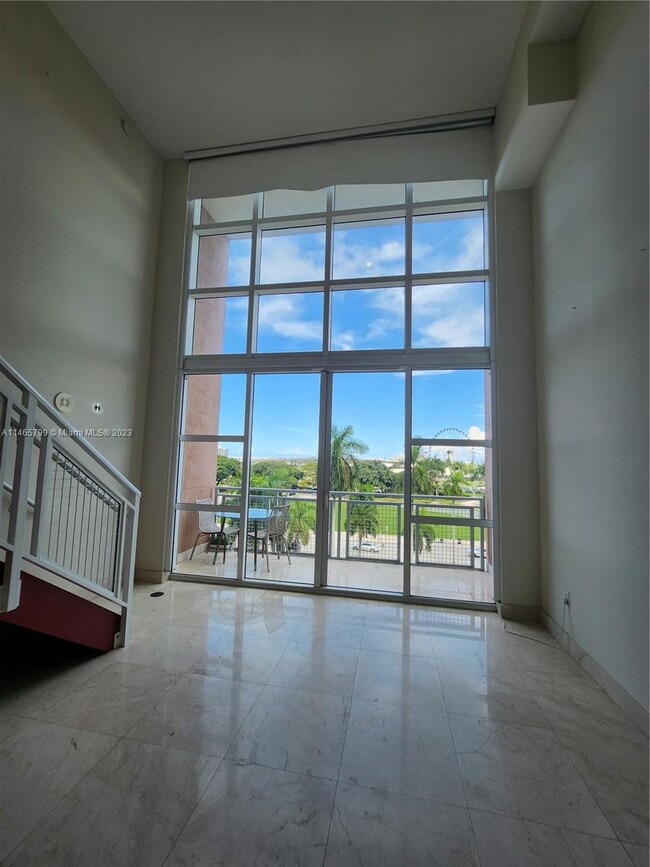 High ceilings/living room - 253 NE 2nd Ave