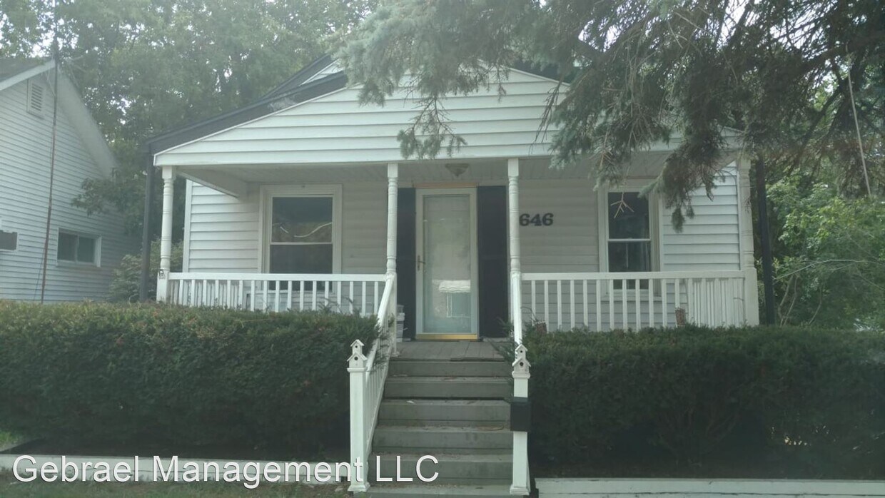 Primary Photo - 646 Beach St