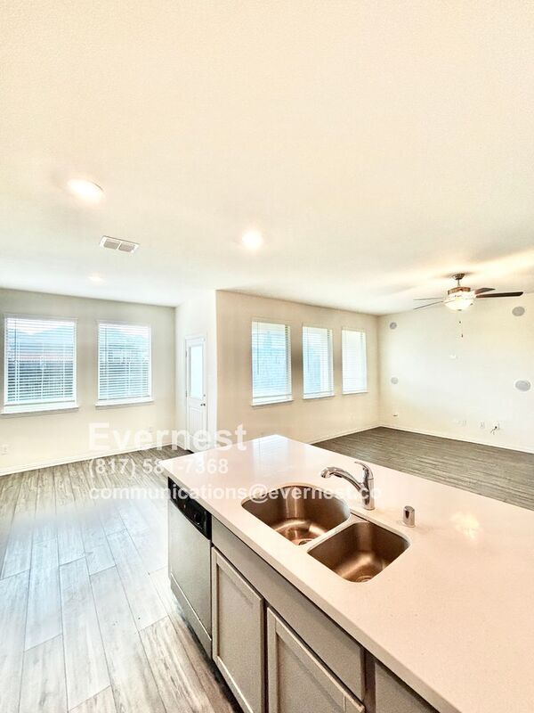 Foto del edificio - 6825 Waterloo Ln