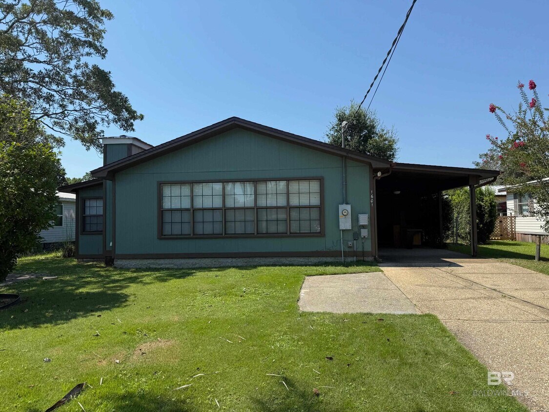 Primary Photo - 1601 Matias Dr