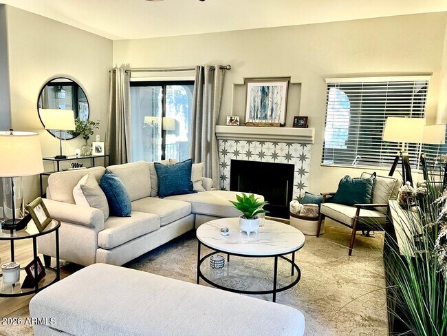 Foto del edificio - 15050 N Thompson Peak Pkwy