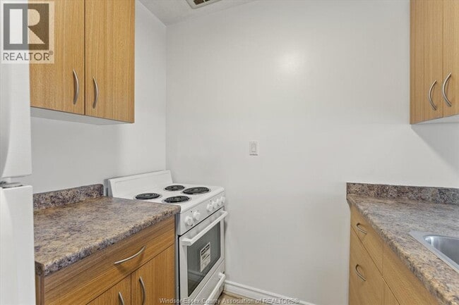 Building Photo - 515 Dalhousie St