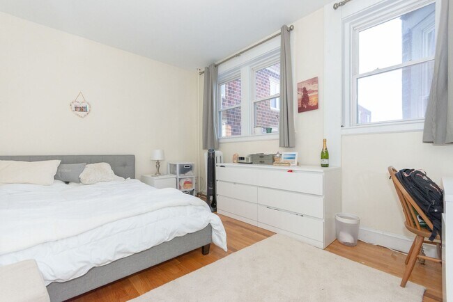 Building Photo - SPACIOUS 6 BED/2 BED ACROSS FROM BOSTON UNIVERSITY