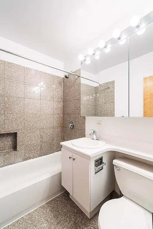Foto del edificio - 249 E 10th St