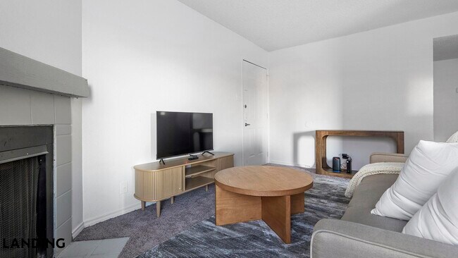 Foto del edificio - 1071 Clayton Ln