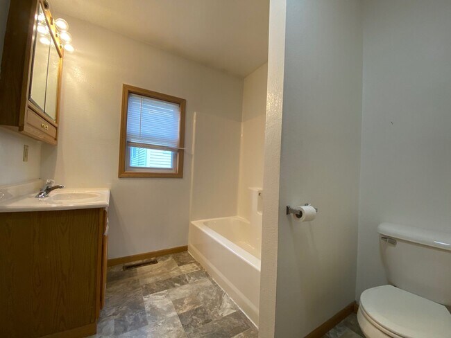 Building Photo - Cute Southside Bungalow $750