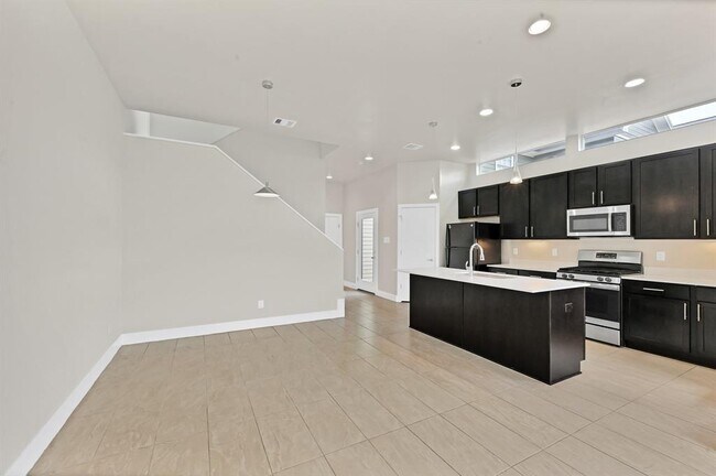 Building Photo - 4411 Hershe St