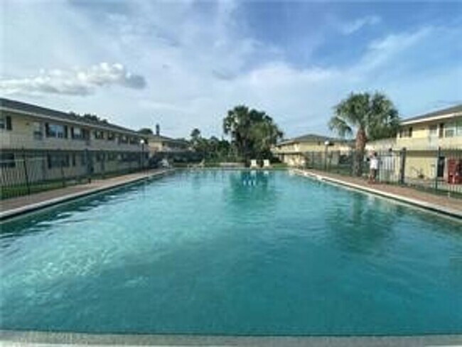 Building Photo - ANNUAL RENTAL - POINCIANA-2 BED/1 BATH