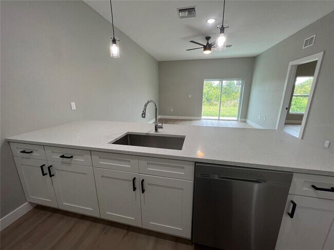 Building Photo - 12130 Henley Ave