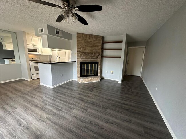 Building Photo - 250 El Dorado Blvd