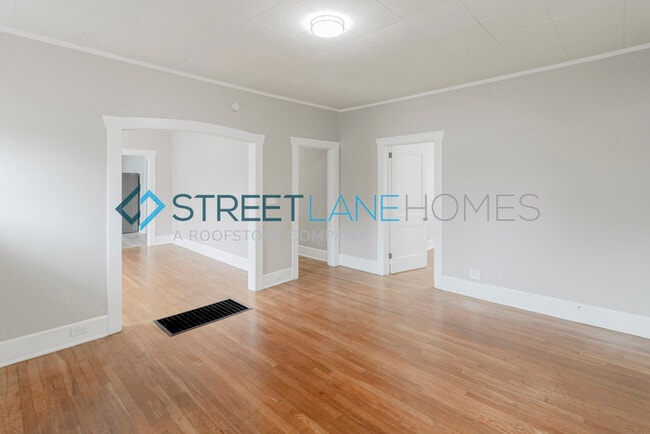 Building Photo - NOW OFFERING $250 OFF THE FIRST FULL MONTH...