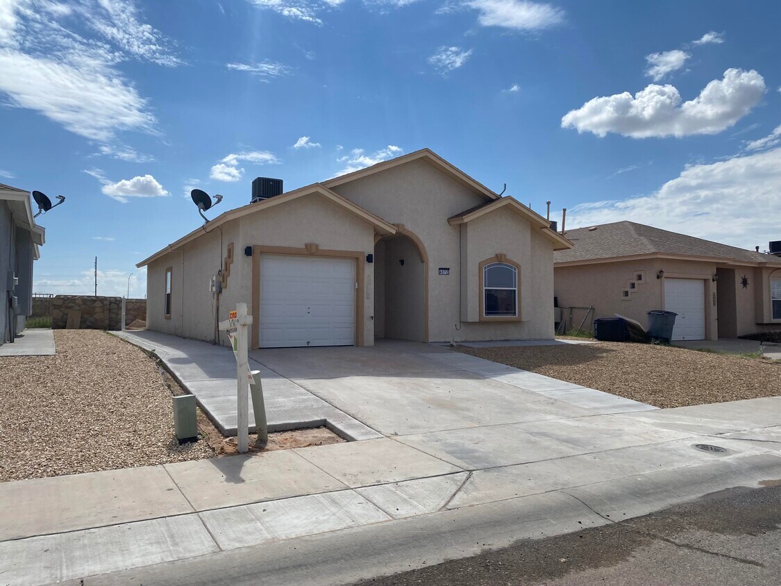 4072 Tierra Venado Dr, El Paso, TX 79938 House for Rent in El Paso