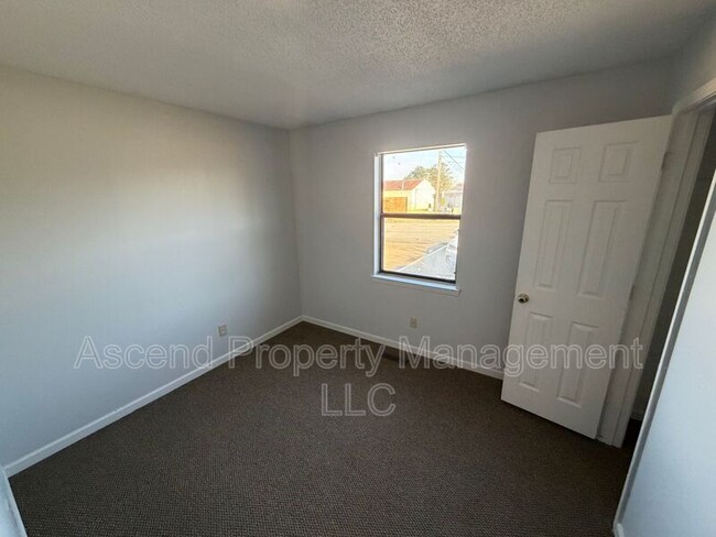 Foto del edificio - 2703 NW Georgetown Dr