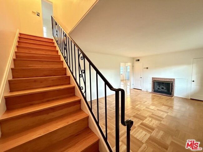 Foto del edificio - 5560 Village Green