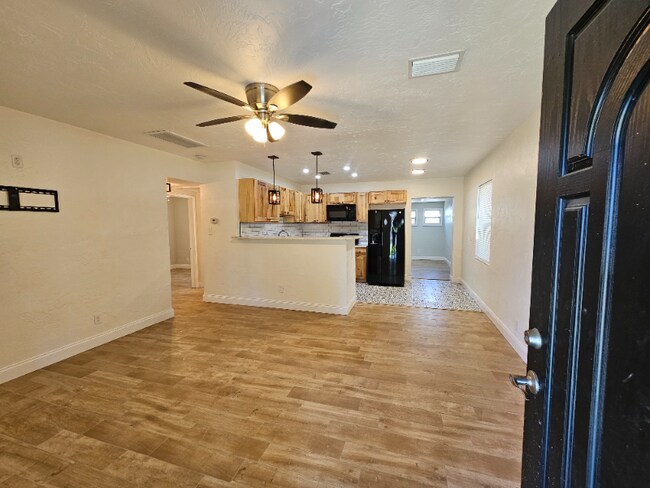 Foto del edificio - 231 42nd Ave NE