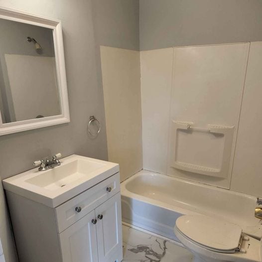 Building Photo - 536 Hall St