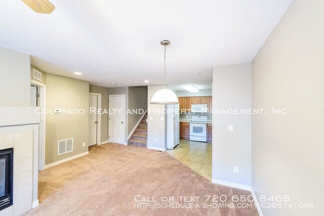 Building Photo - Adorable 3 Bed, 2 Bath Townhome in Aurora