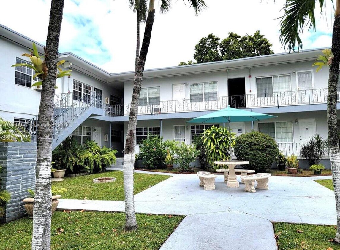 Primary Photo - 555 SW 16th Ave