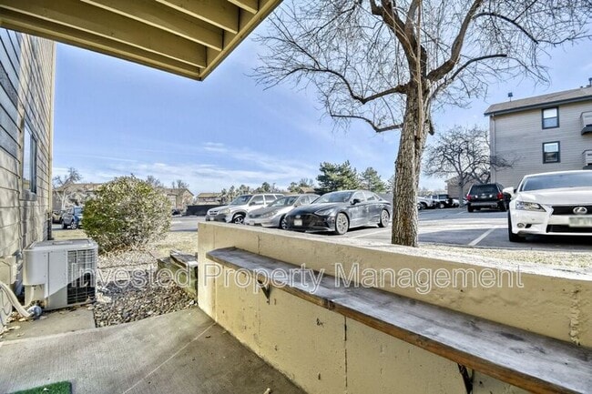 Building Photo - 370 Zang St